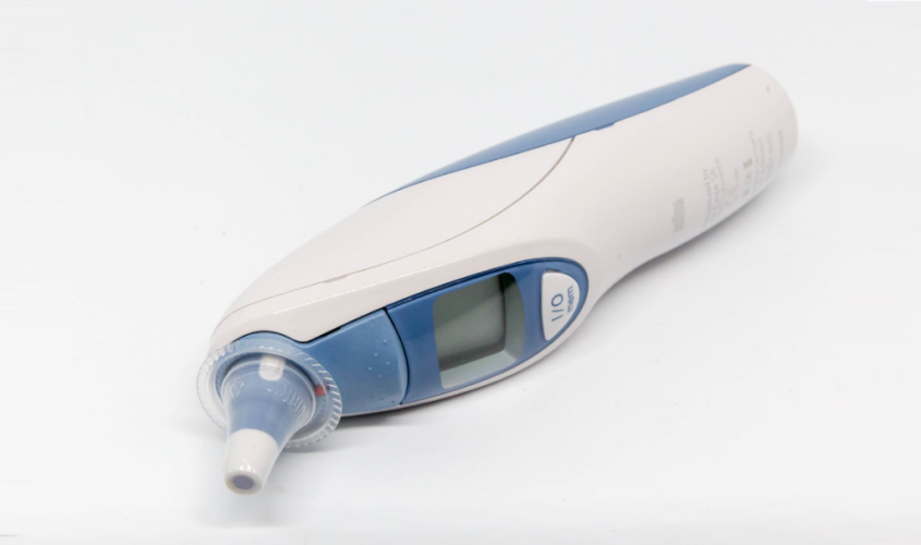 Ear thermometer